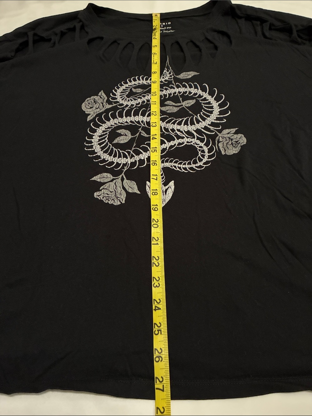 Torrid Classic Fit Black 3/4 Sleeve T-Shirt Size 2 Distressed Snake Skeleton - Picture 7 of 8
